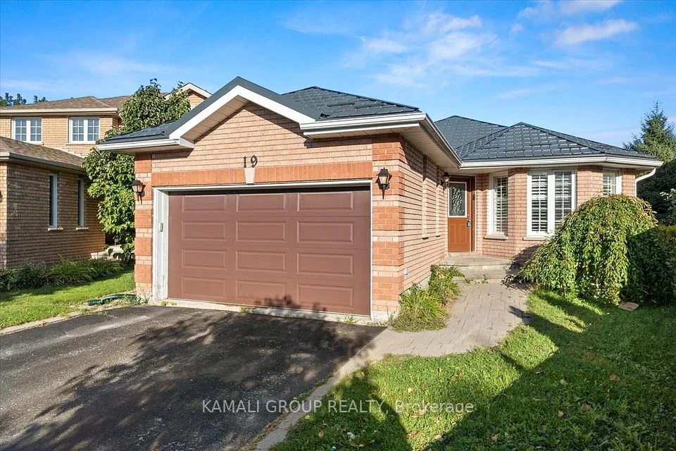 19 Widgeon Street Main, Barrie, ON L4N 8W5