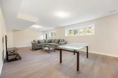 Detached in Wasaga Beach