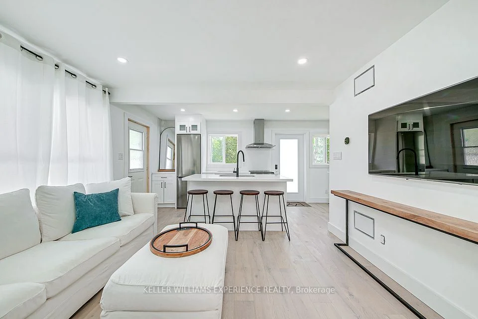 56 Homewood Avenue, Wasaga Beach, On L9z 2m2