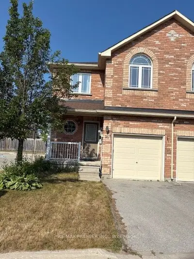 Condo Townhouse in Barrie