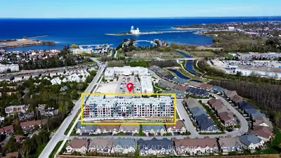 Condo Apartment in Collingwood