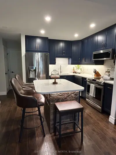 Condo Apartment in Barrie