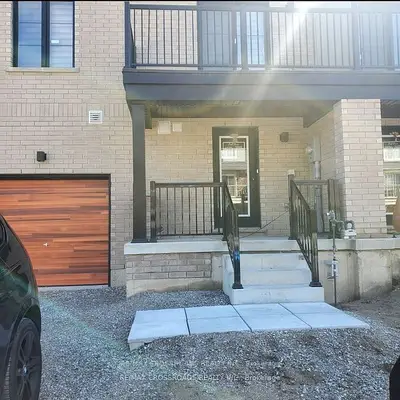 Att/Row/Townhouse in Barrie