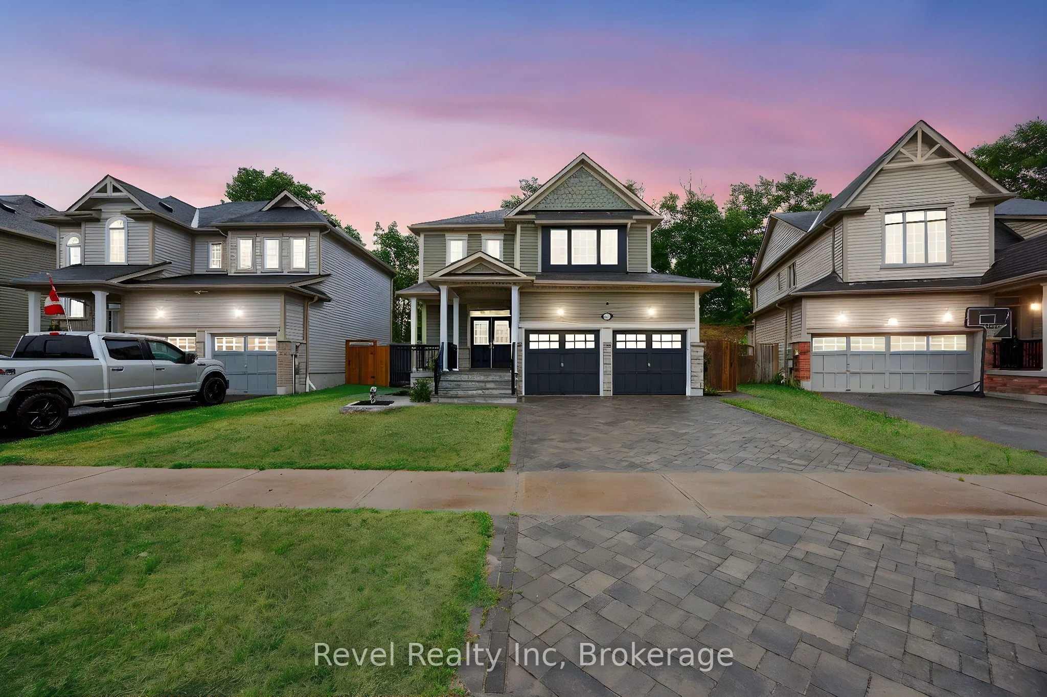 Detached in Wasaga Beach