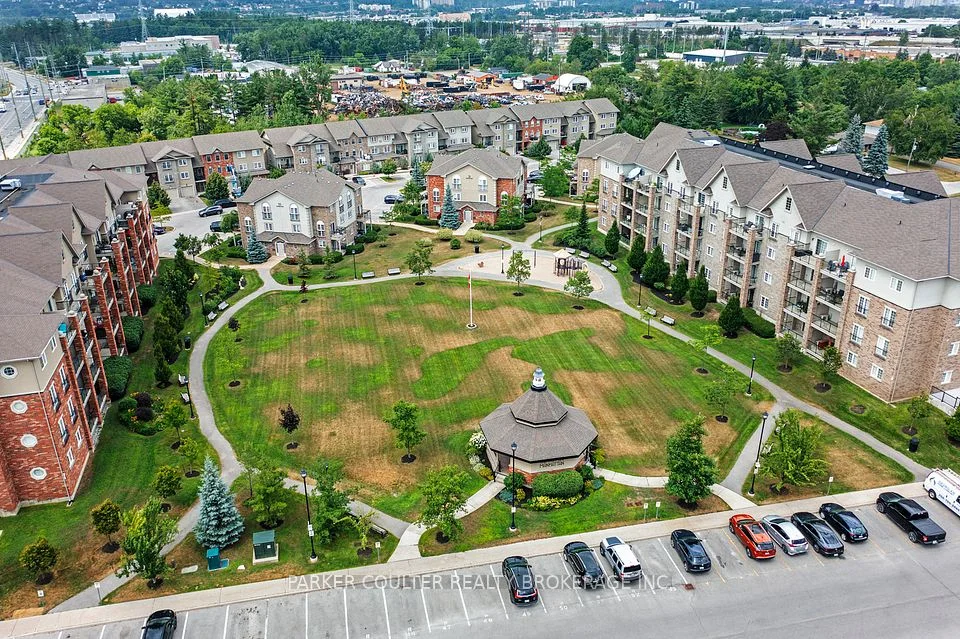 43 Ferndale Drive S 209, Barrie, ON L4N 5W6