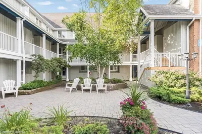 Condo Townhouse in Collingwood