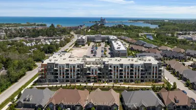 Condo Apartment in Collingwood