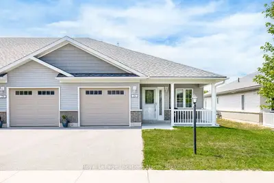 Att/Row/Townhouse in Wasaga Beach