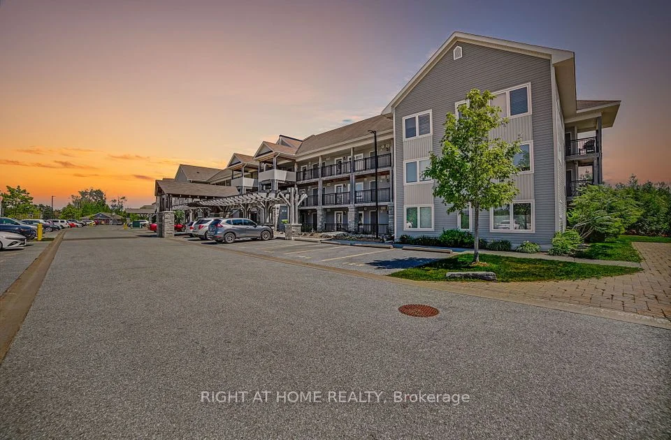 8 Brandy Lane Drive 307, Collingwood, ON L9Y 0X4