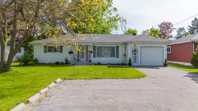 Detached in Springwater