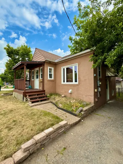 Detached in Orillia