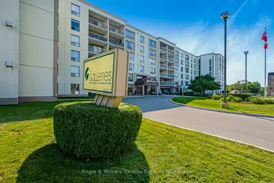 Condo Apartment in Collingwood