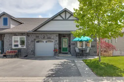Att/Row/Townhouse in Orillia