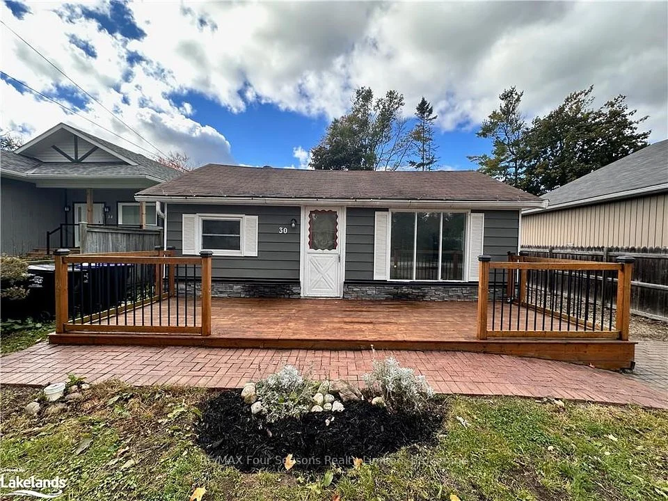 30 64th Street N, Wasaga Beach, ON L9Z 1V2