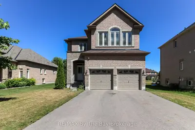 Detached in Wasaga Beach