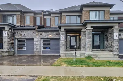 Att/Row/Townhouse in Barrie