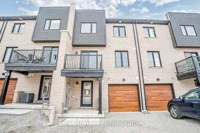 Att/Row/Townhouse in Barrie