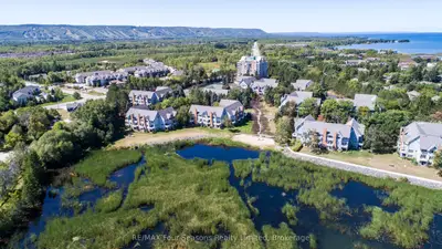 Condo Townhouse in Collingwood