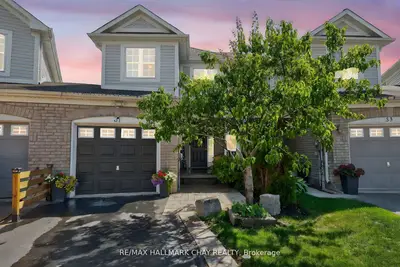 Att/Row/Townhouse in Barrie
