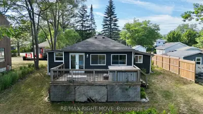 Detached in Wasaga Beach