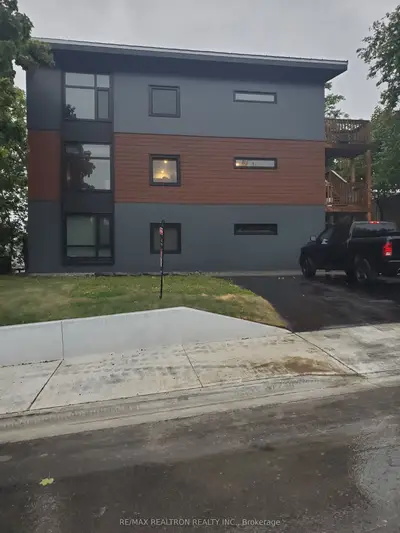 Triplex in Barrie