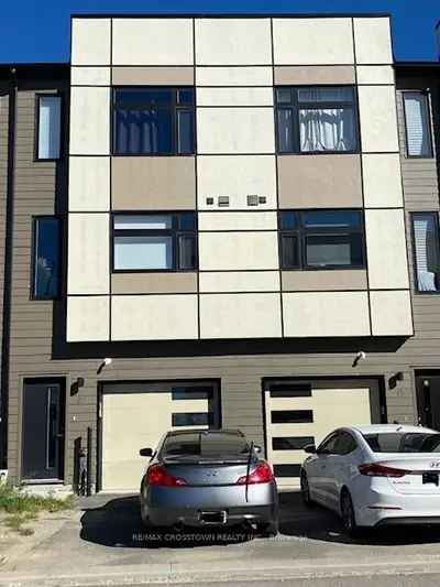 Att/Row/Townhouse in Barrie