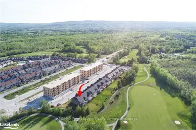 Att/Row/Townhouse in Collingwood