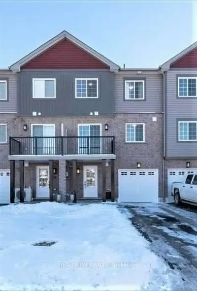 Att/Row/Townhouse in Barrie