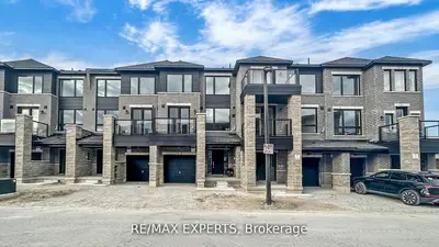 Condo Townhouse in Barrie