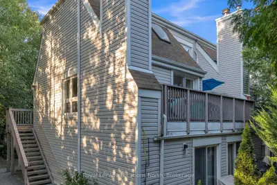 Condo Townhouse in Collingwood