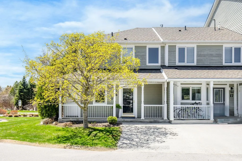 Condo Townhouse in Collingwood