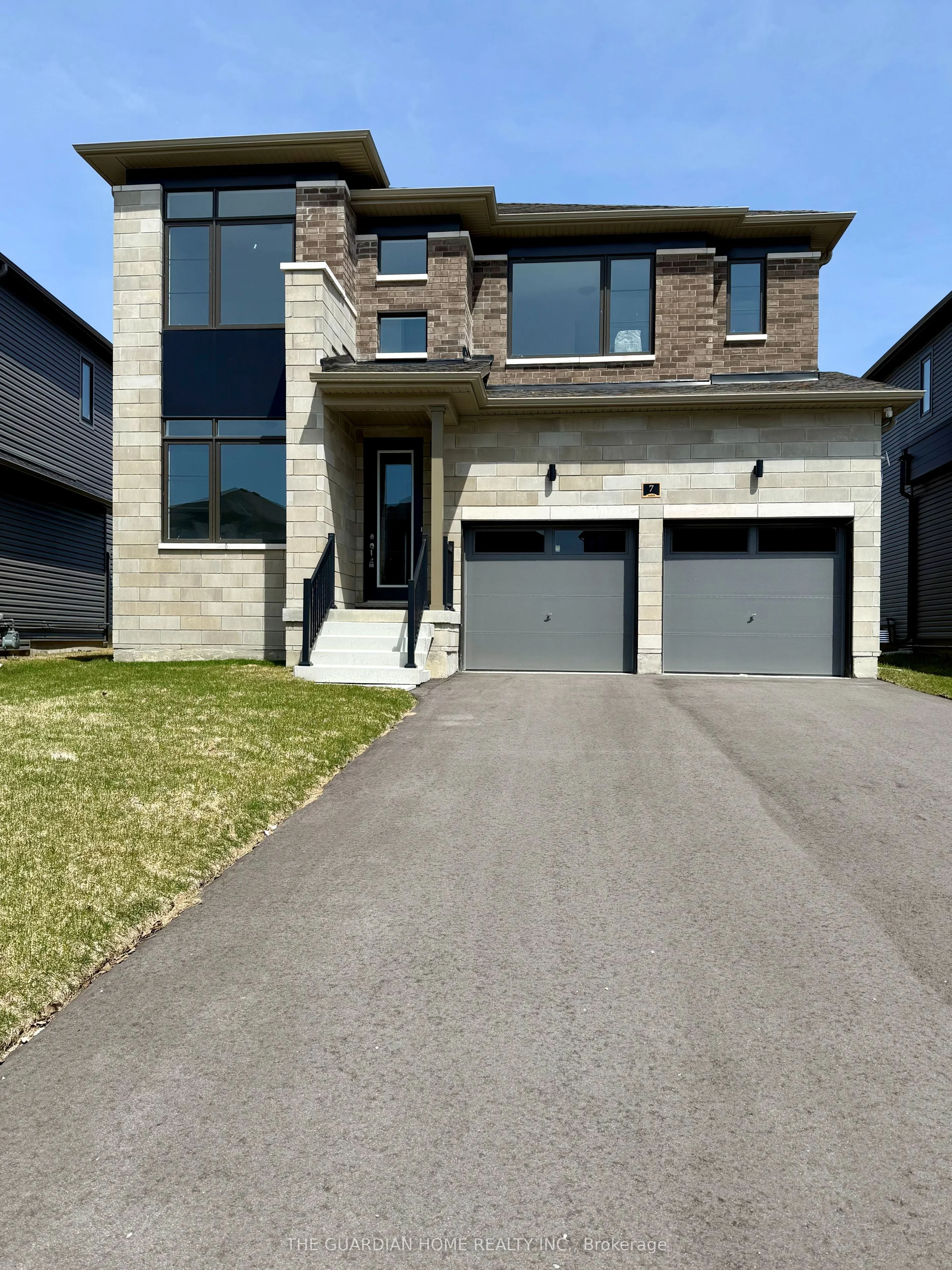 Detached in Wasaga Beach