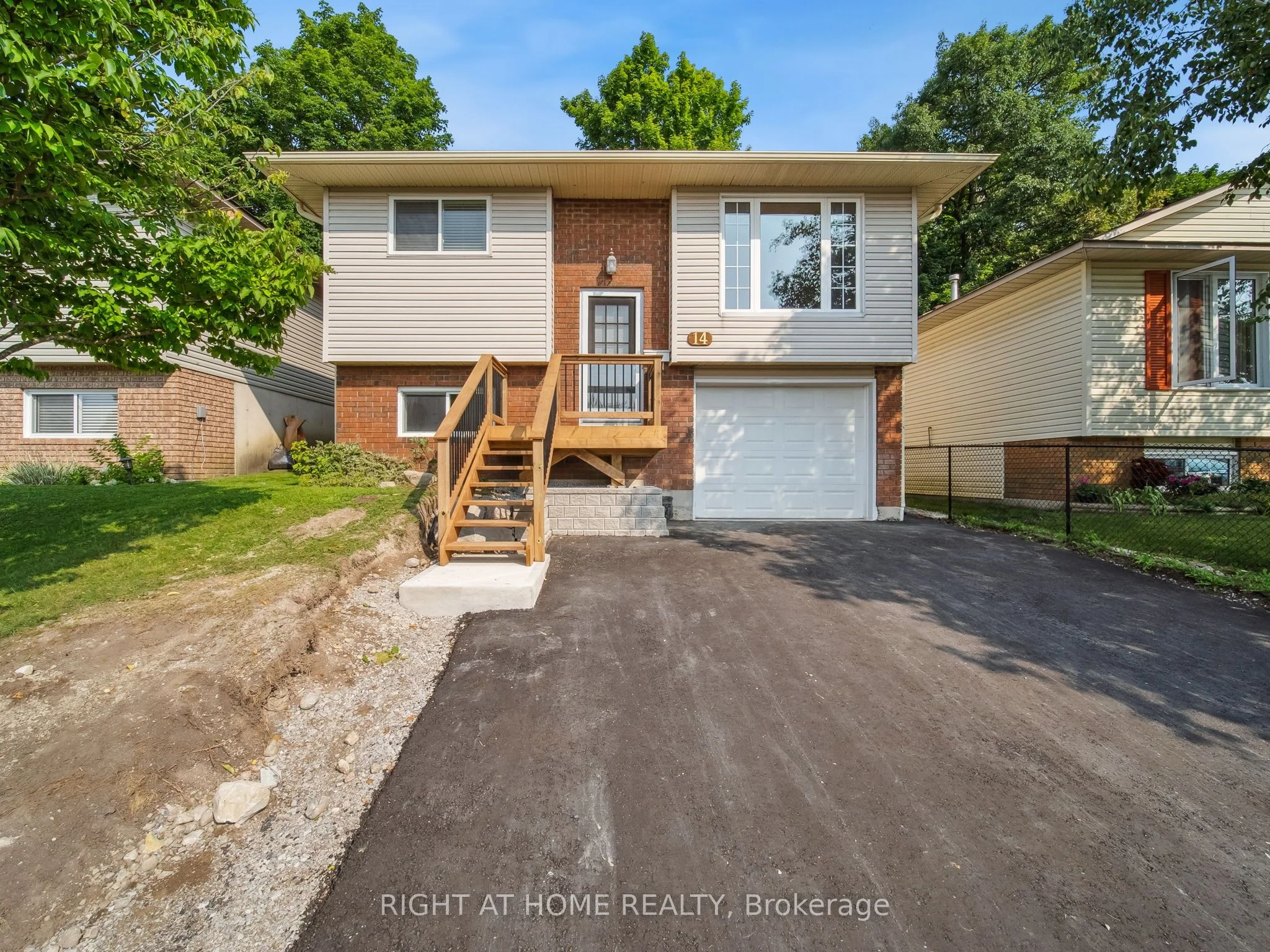 14 Christine - UPPER Place, Orillia, ON L3V 7P1