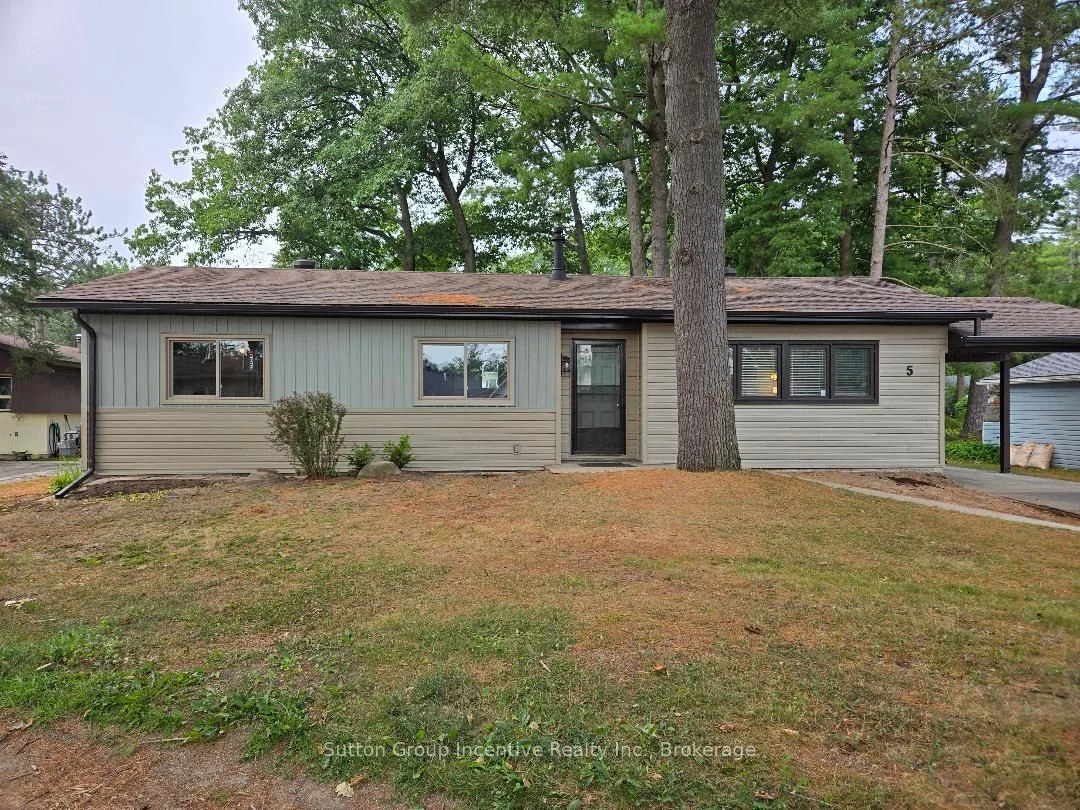 5 Carruthers Street S, Wasaga Beach, ON L9Z 1K2