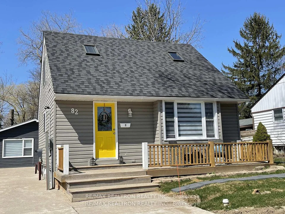 82 Gunn Street 2, Barrie, ON L4M 2H5