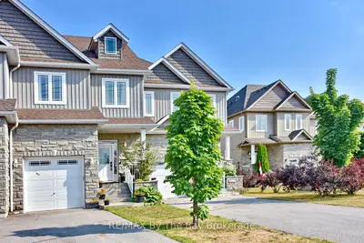 Att/Row/Townhouse in Wasaga Beach