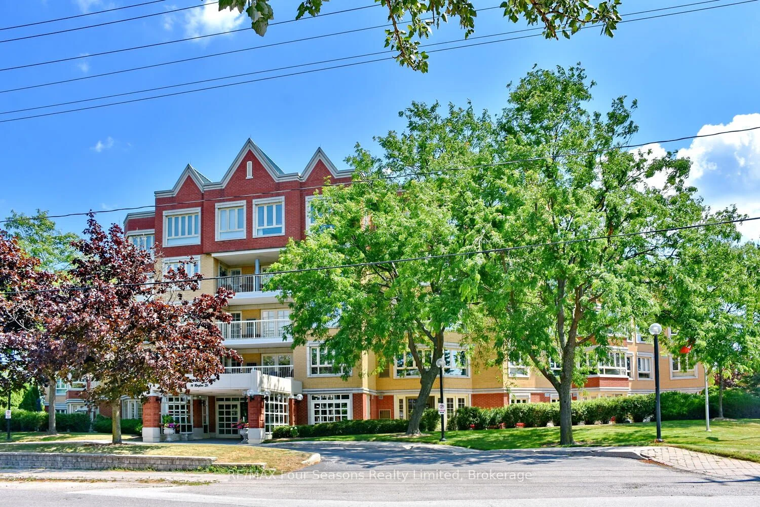 16 Raglan Street 210, Collingwood, ON L9Y 4Y2