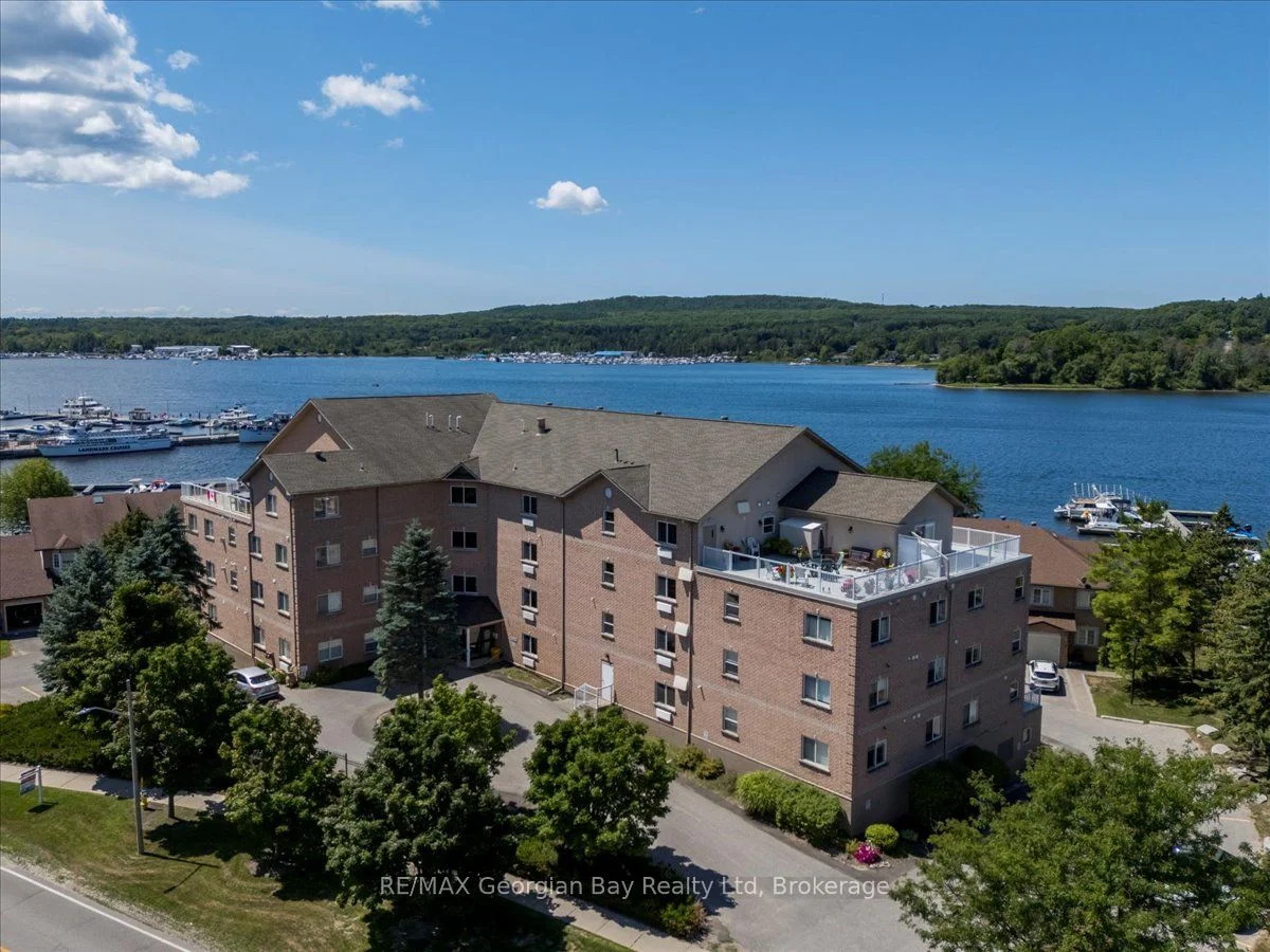 4 Beck Boulevard 201, Penetanguishene, ON L9M 2H3