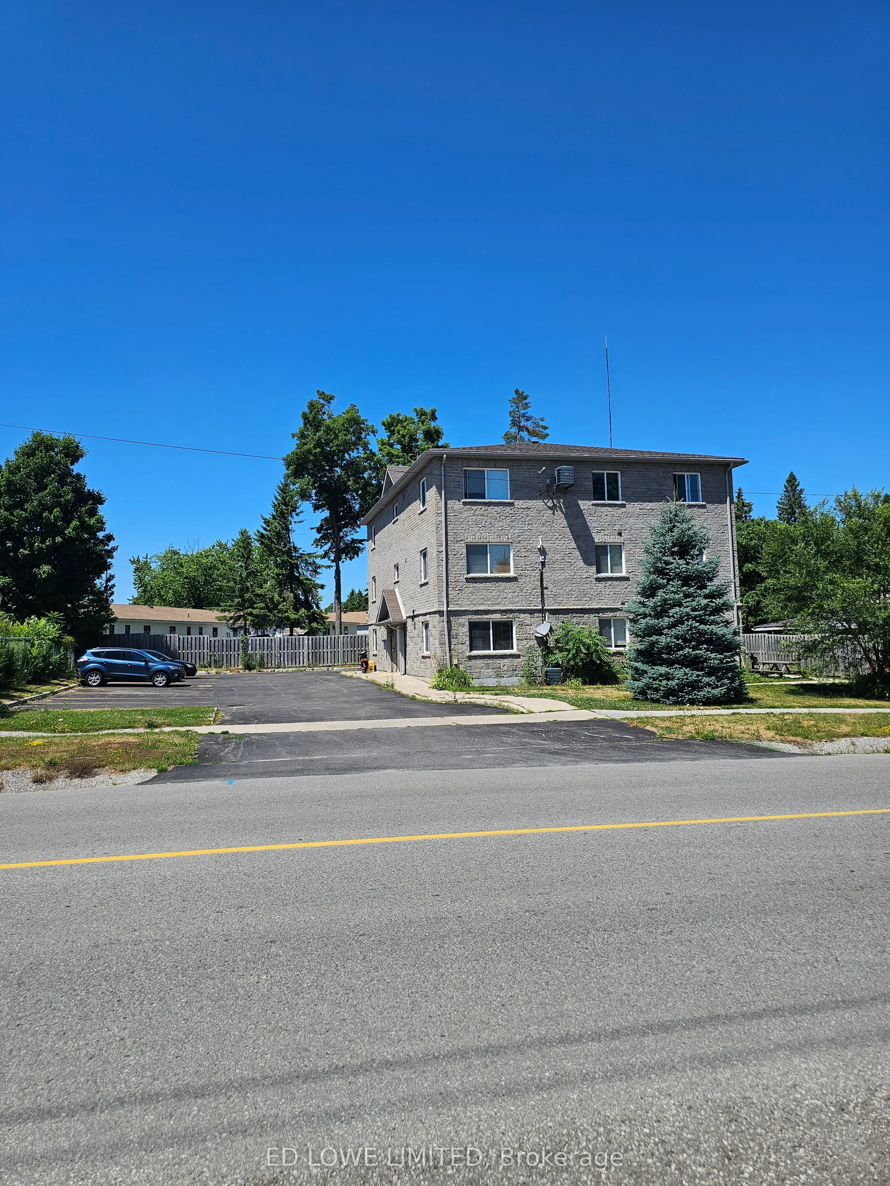 82 Fittons Road E, Orillia, ON L3V 2J5