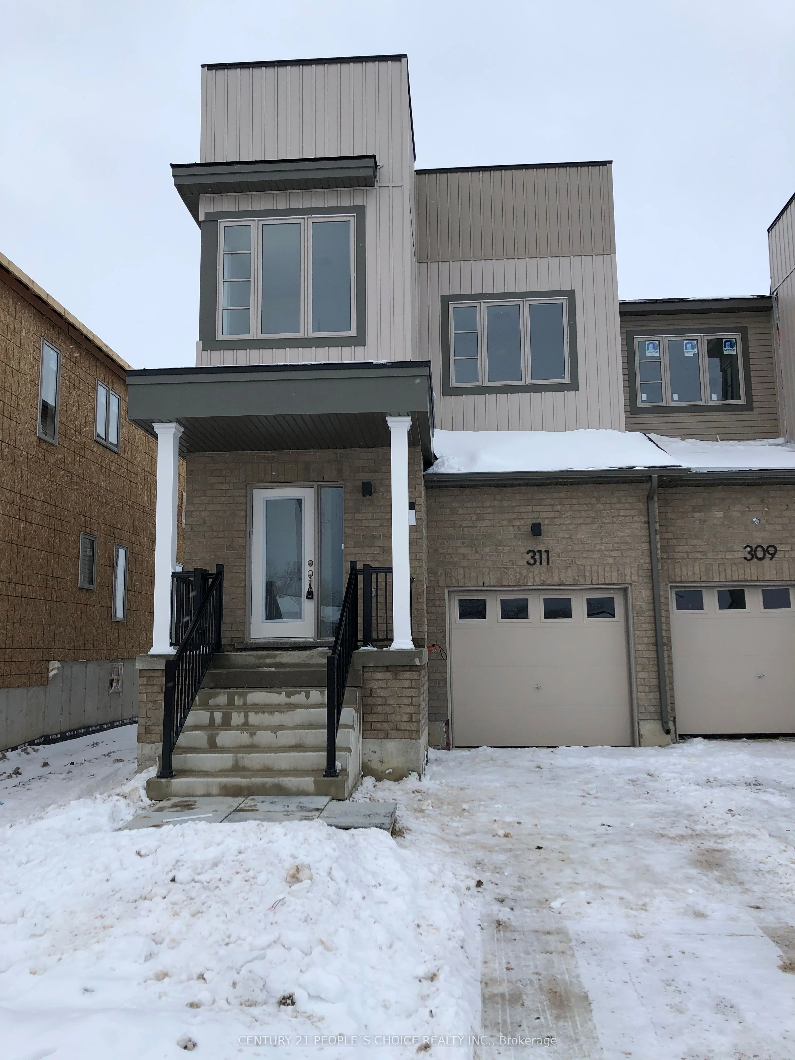 Att/Row/Townhouse in Clearview