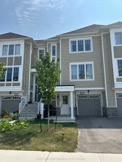 Att/Row/Townhouse in Wasaga Beach