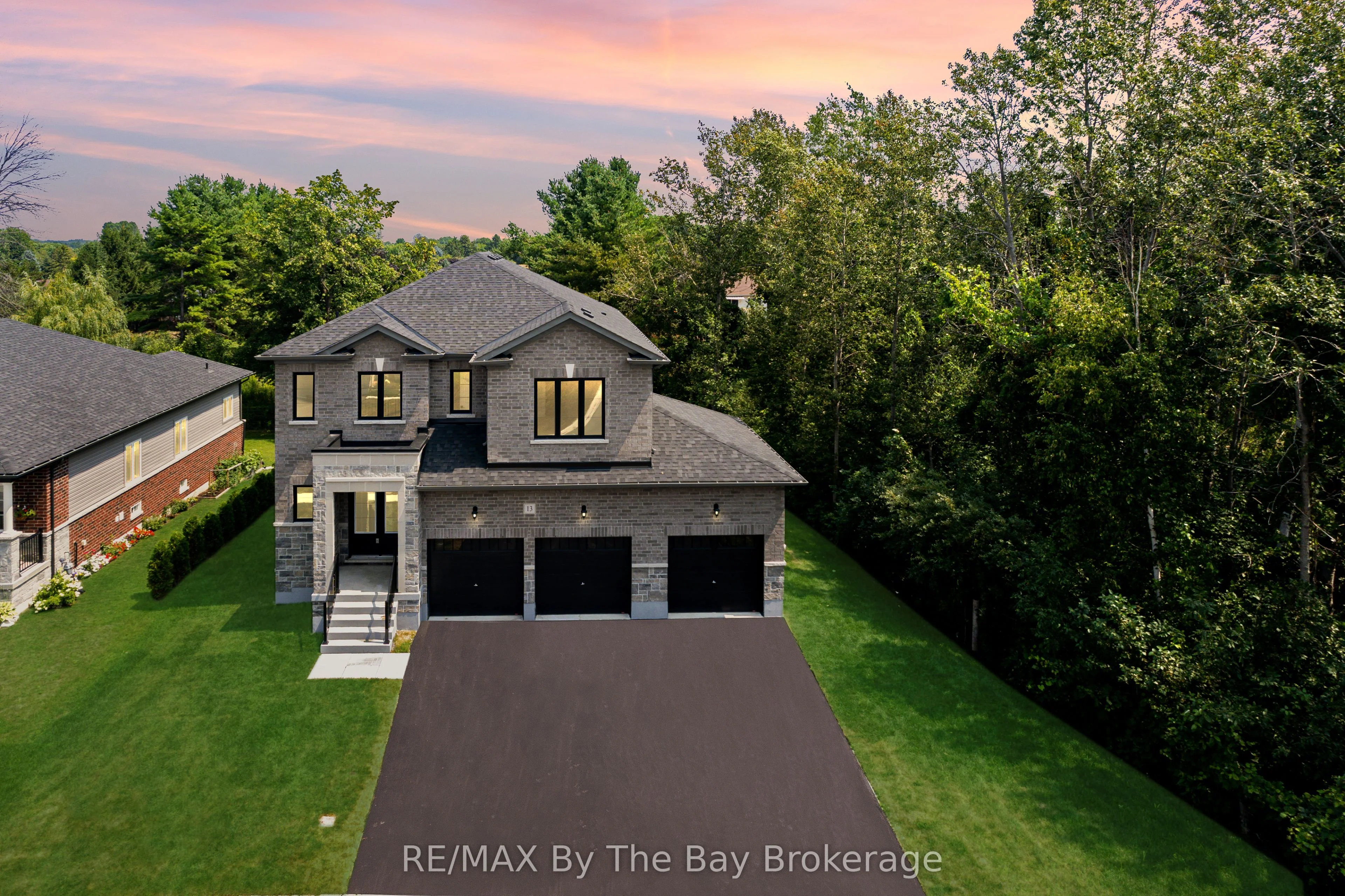 13 Emerald Street, Wasaga Beach, ON L9Z 2N5