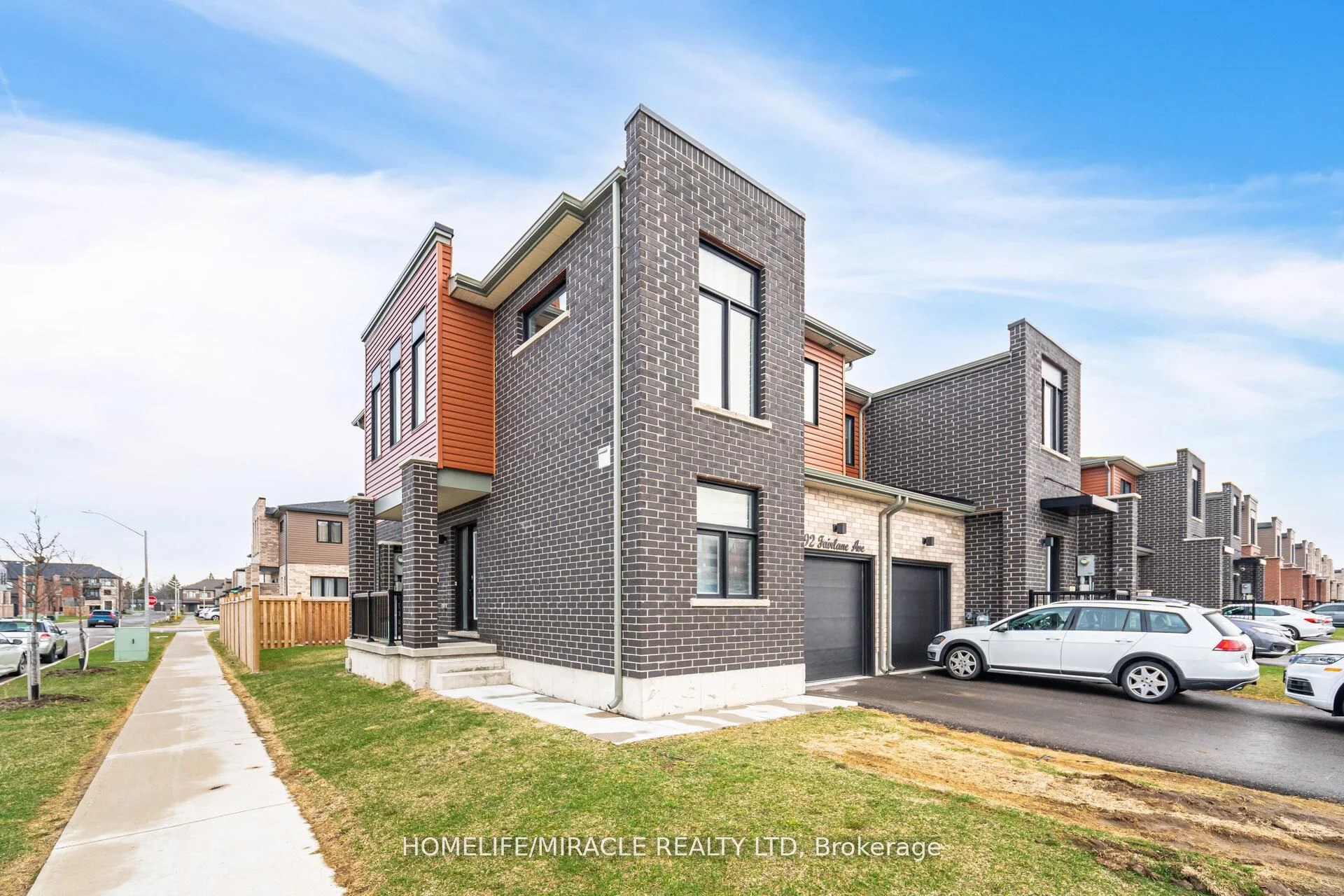 92 Fairlane Avenue, Barrie, On L9j 0m9