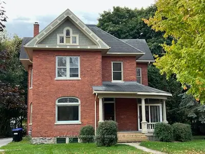 Detached in Clearview