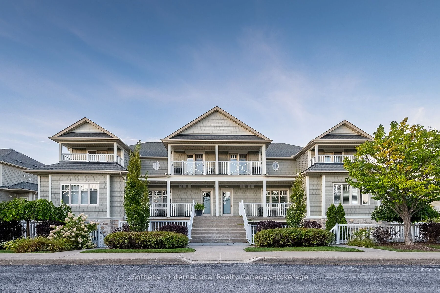 Condo Townhouse in Collingwood