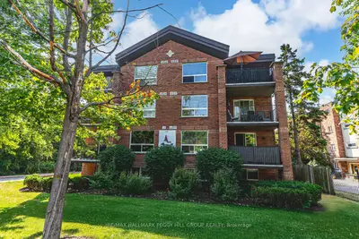 Condo Apartment in Barrie