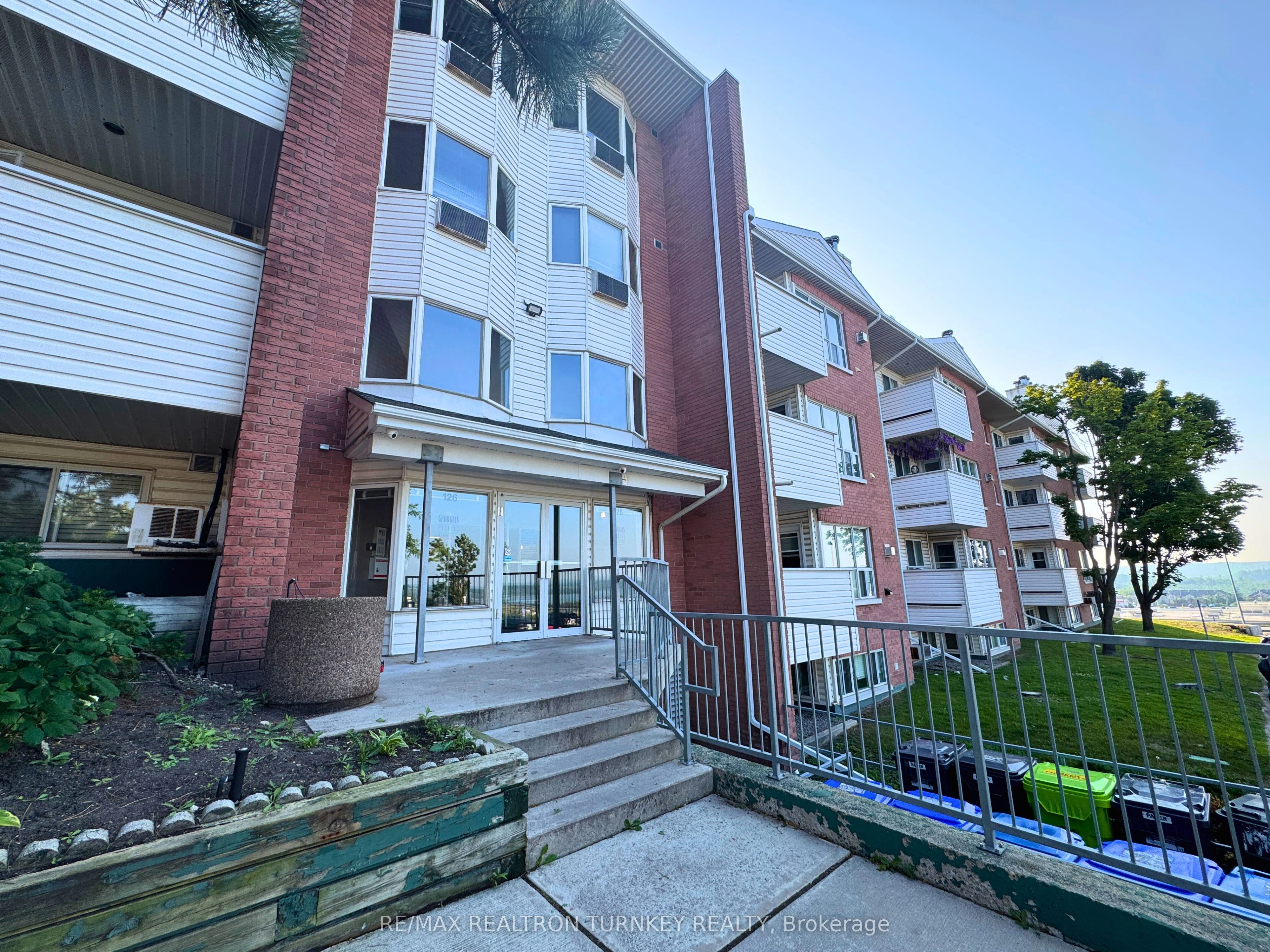 126 Bell Farm Road 303, Barrie, On L4m 6j3