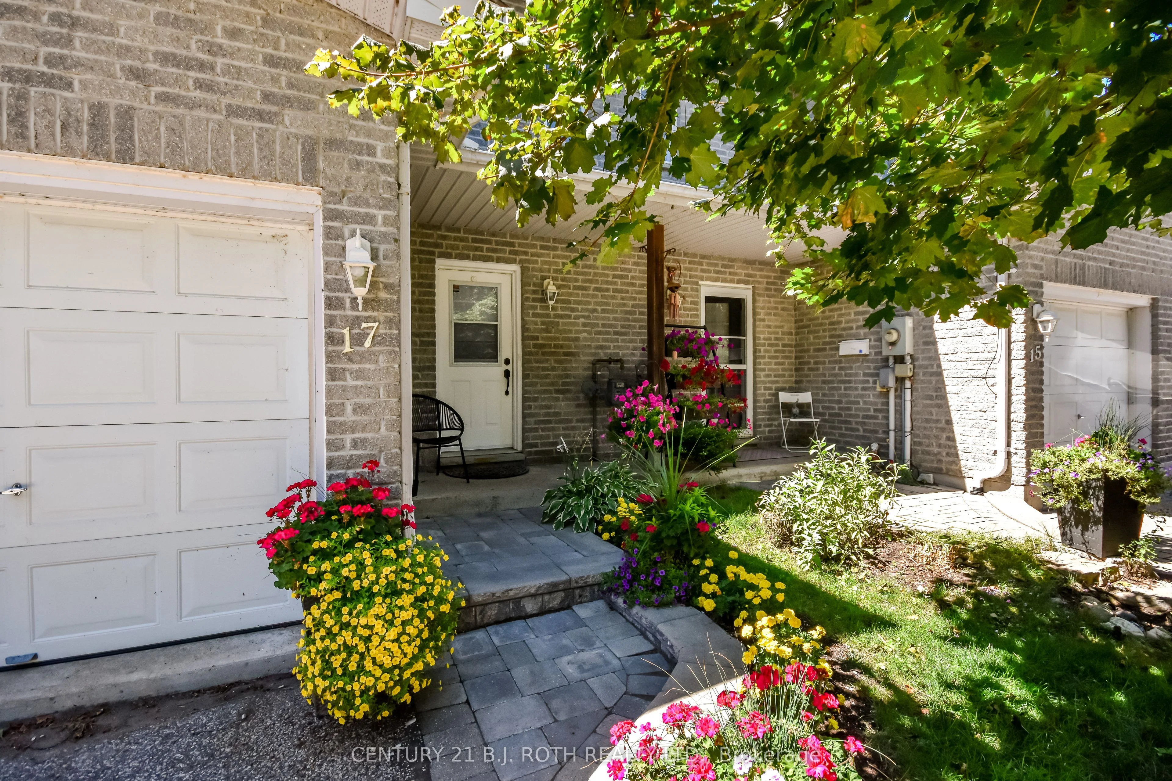 17 Vivian Lane, Orillia, ON L3V 7Z9