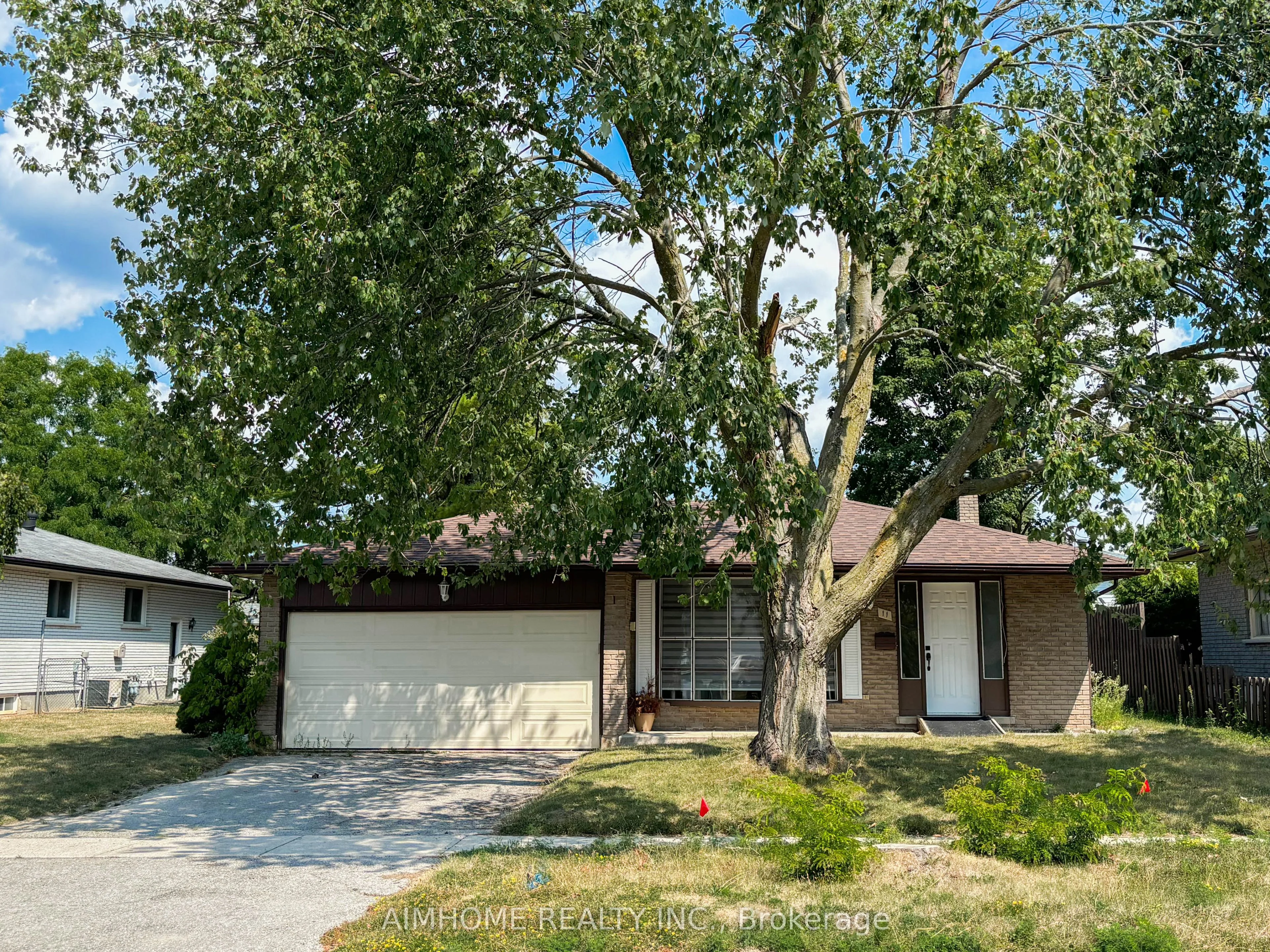 11 Redwood Court, Barrie, On L4m 5g7