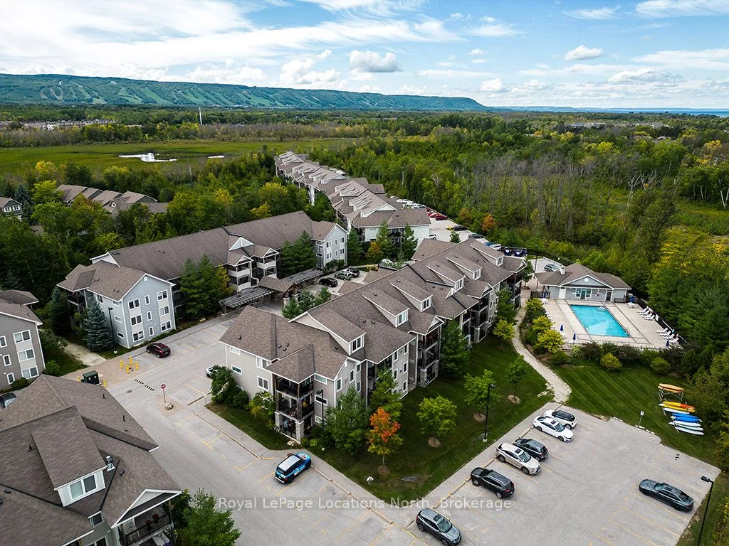Condo Apartment in Collingwood